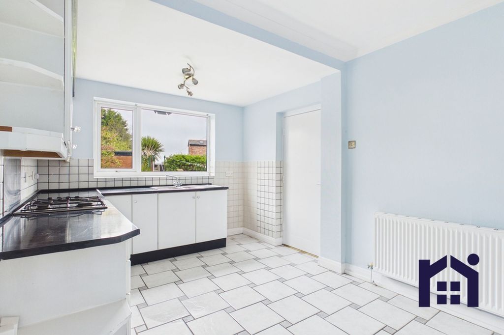 Property photo 2 of 16 Dining Kitchen