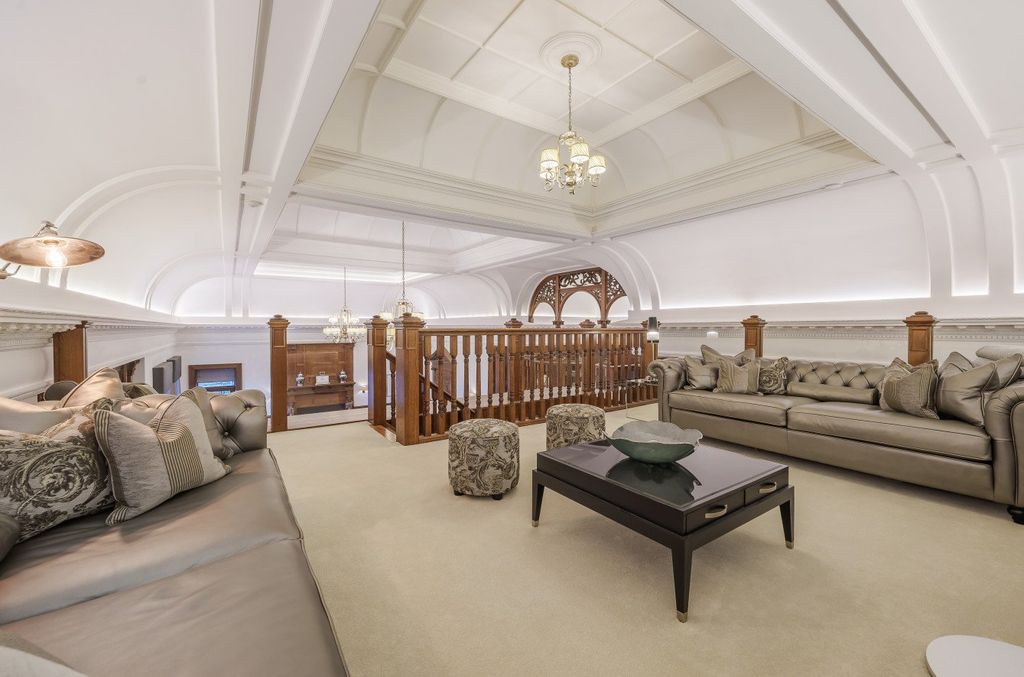 Property photo 3 of 31 Mezzanine