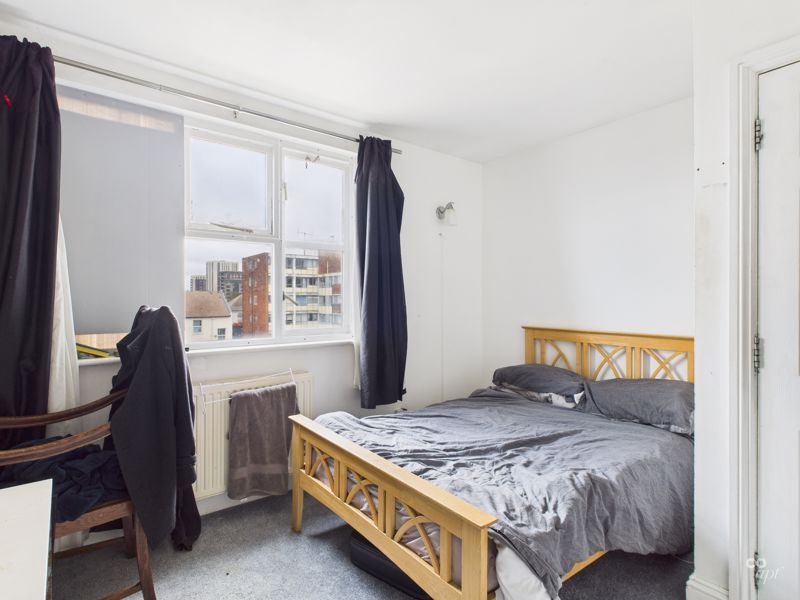 Property photo 3 of 7 Photo 7