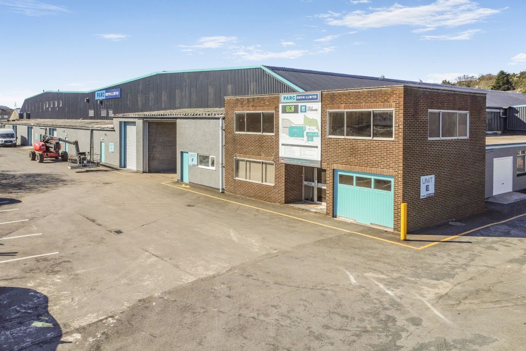 Property photo 2 of 13 Parc Bryn Llywd, Caernarfon Road, Bangor, Gwynedd, Ll57 4Sp