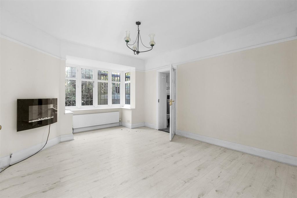 Additional image 7 of 7 bed detached house for saleLucas Road, High Wycombe HP13