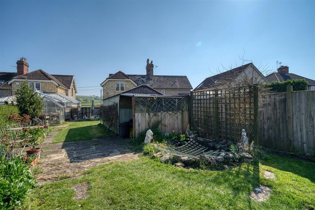 Property photo 3 of 11 Garden