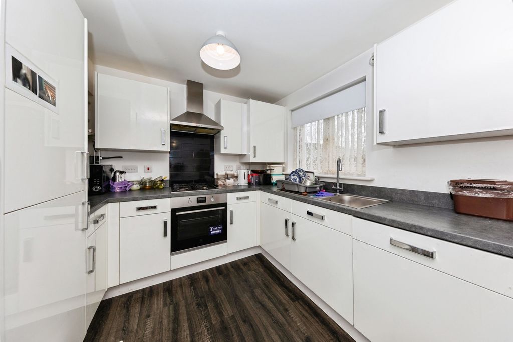 Property photo 3 of 17 Photo