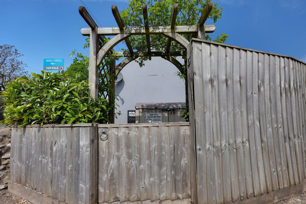 Property photo 3 of 35
