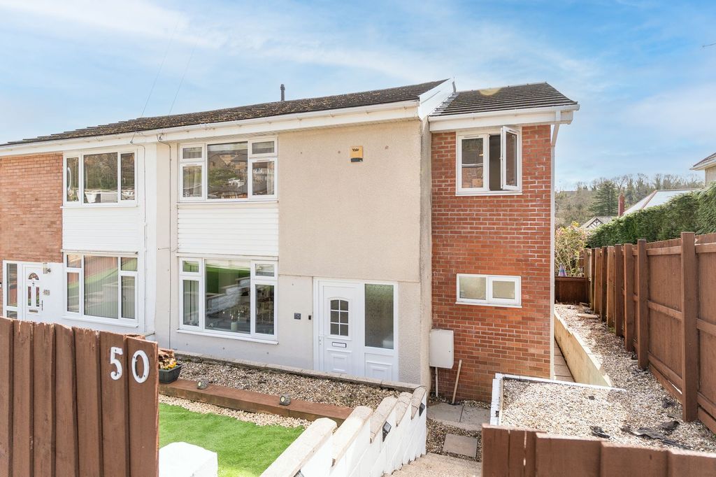 Property photo 1 of 28