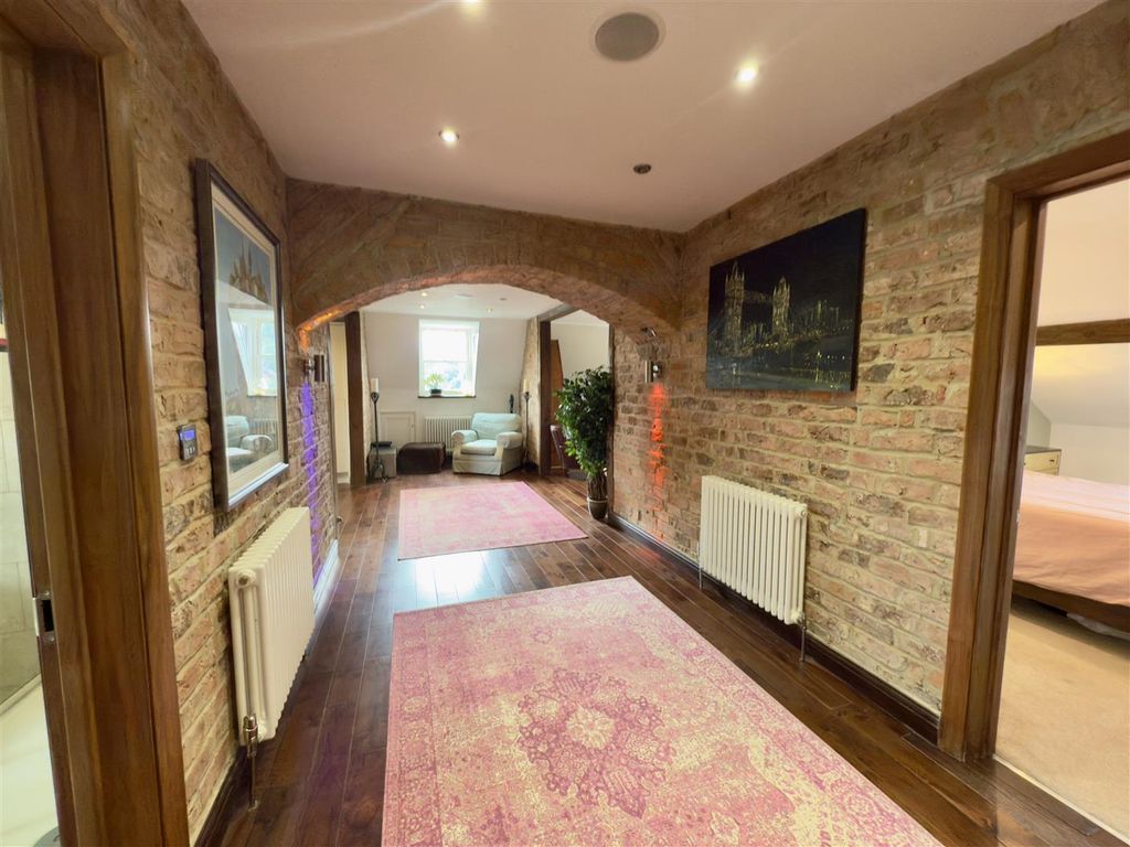 Property photo 2 of 13 Entrance Hallway