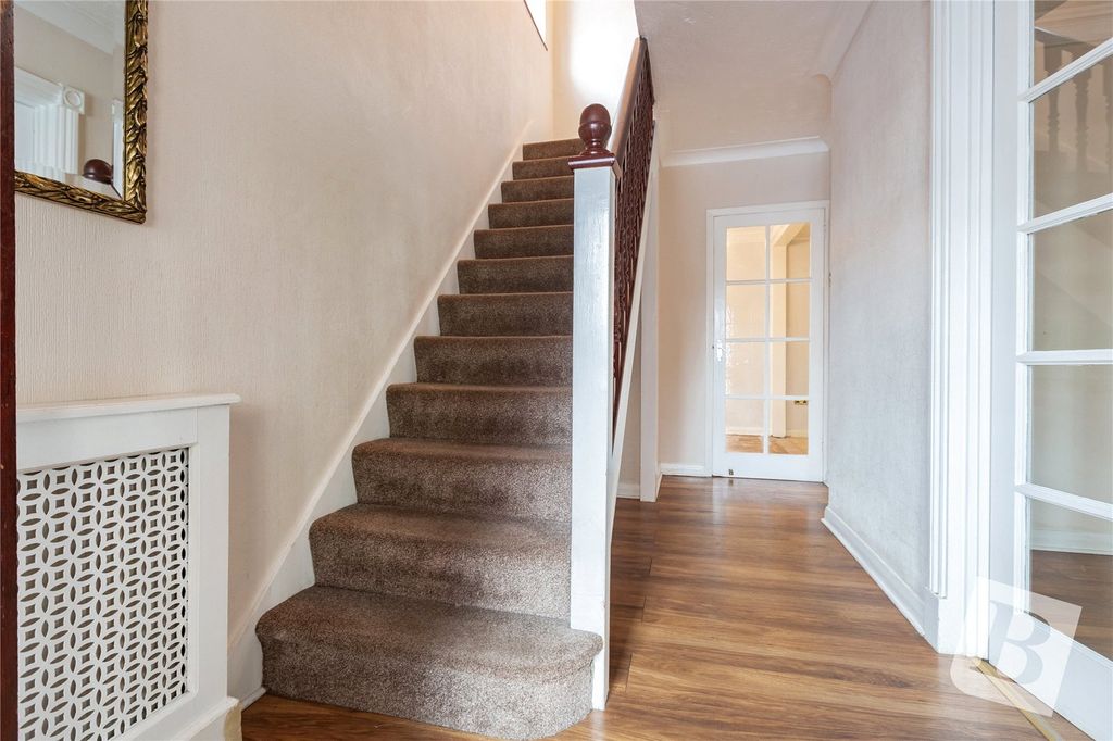 Property photo 2 of 17 Entrance Hall