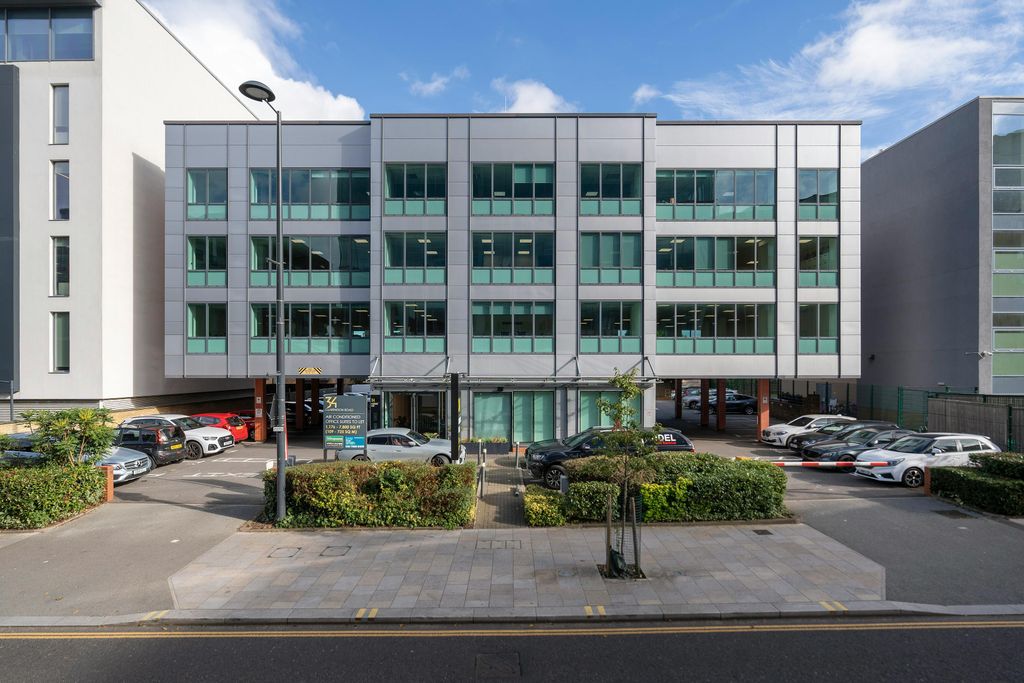 Property photo 1 of 19 34 Clarendon Road