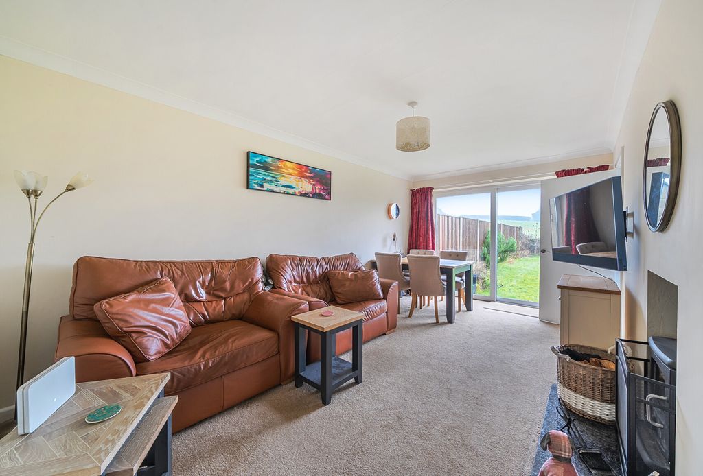 Property photo 3 of 18 1402169-14-696Dfc...