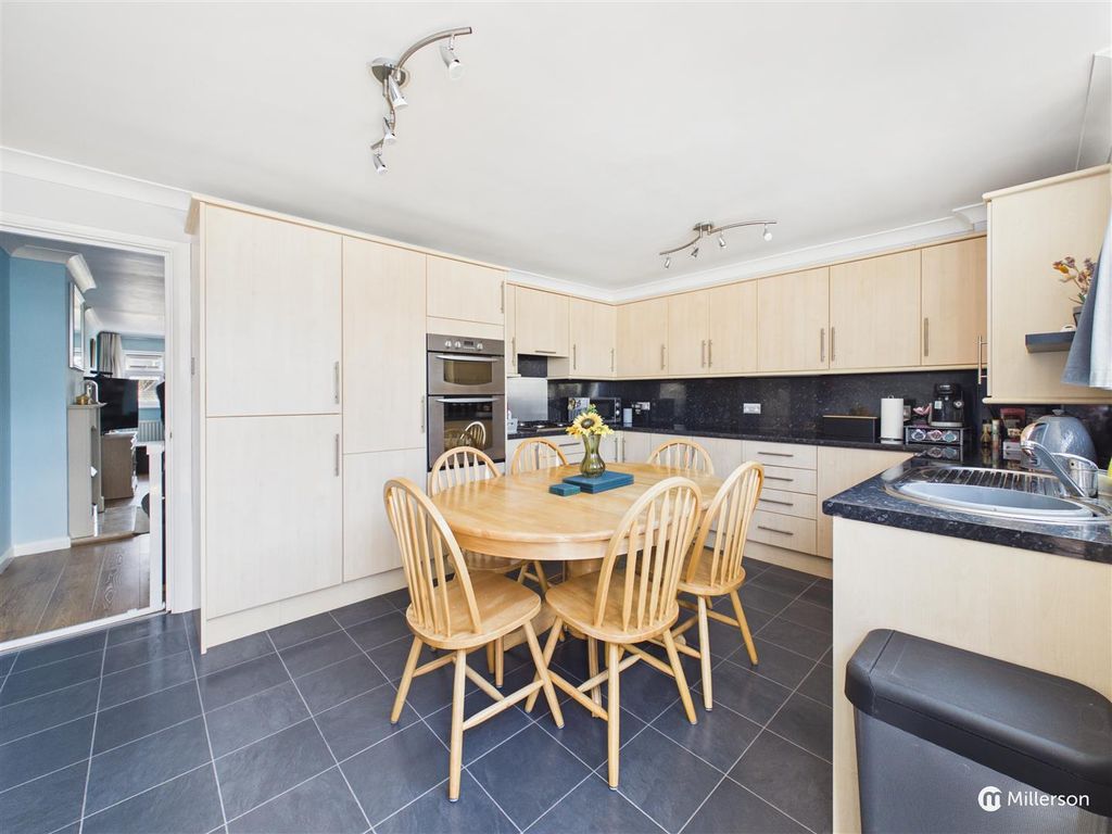Property photo 2 of 31 Kitchen/Breakfast Room
