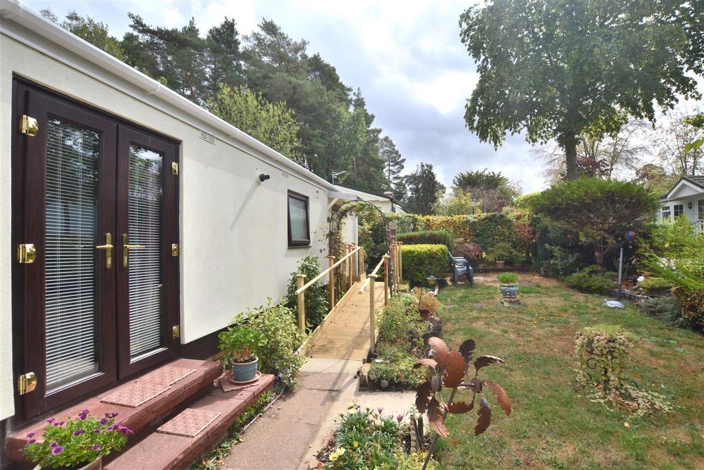 Property photo 2 of 11 Garden 1.Jpg