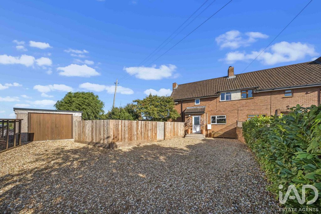 Property photo 2 of 28