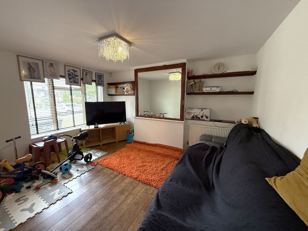 Property photo 2 of 8 4264291
