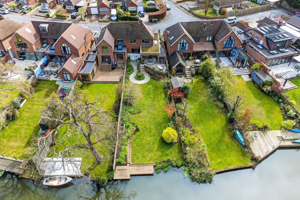 Property photo 1 of 33 Photo 11