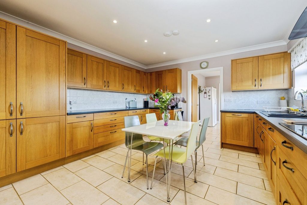 Property photo 2 of 21