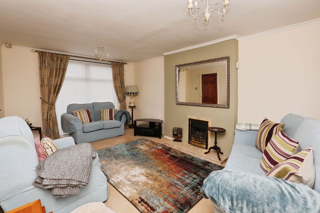 Property photo 2 of 15 Lounge