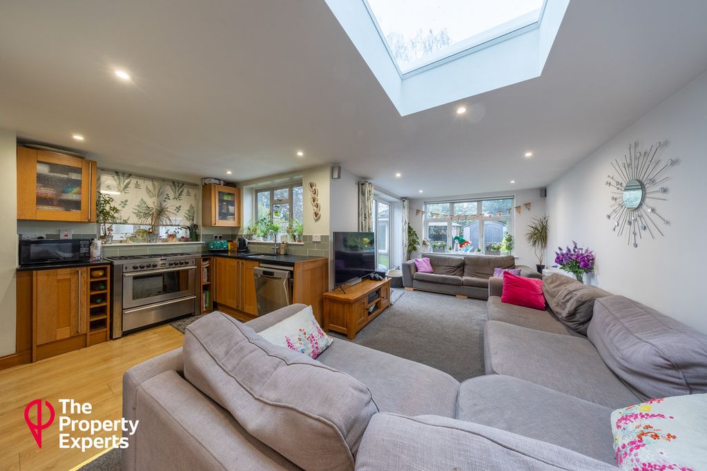 Property photo 2 of 19