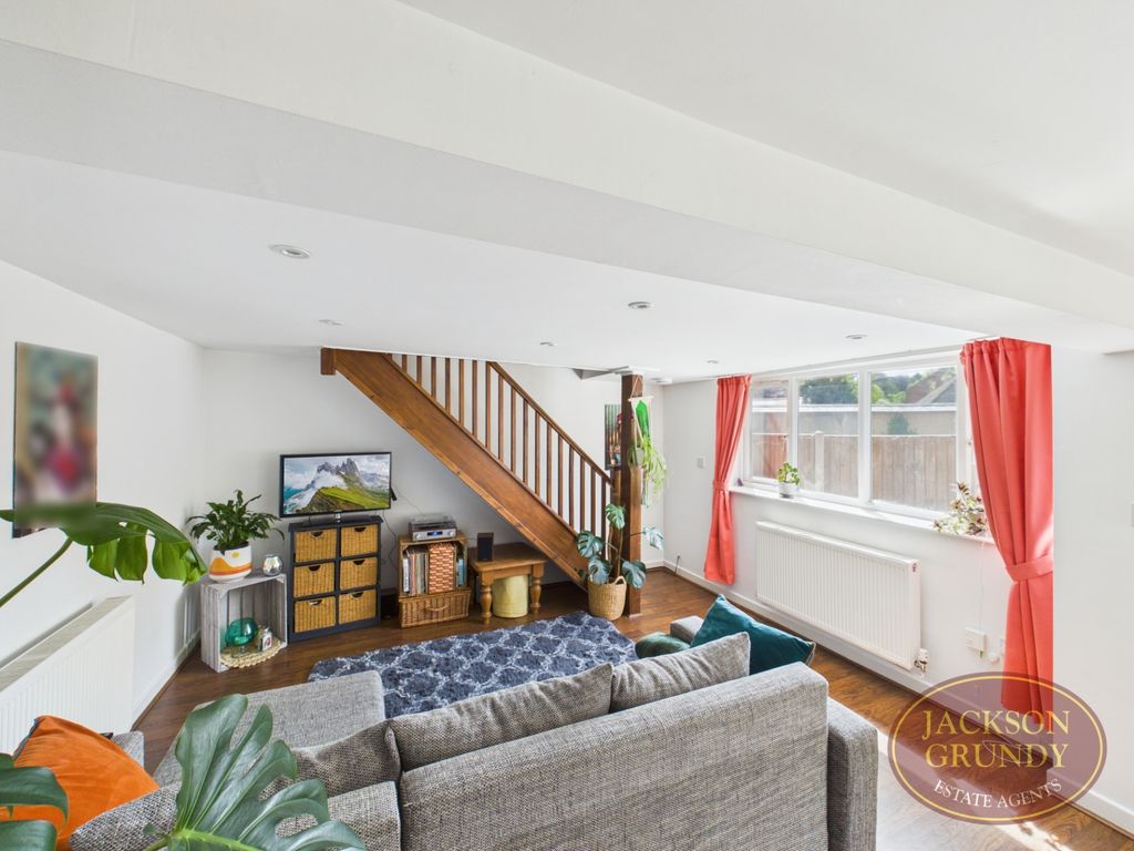 Property photo 3 of 16 High Street