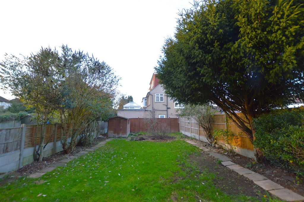 Property photo 3 of 16 14 Strathearn Avenue Gdn 2.Jpg