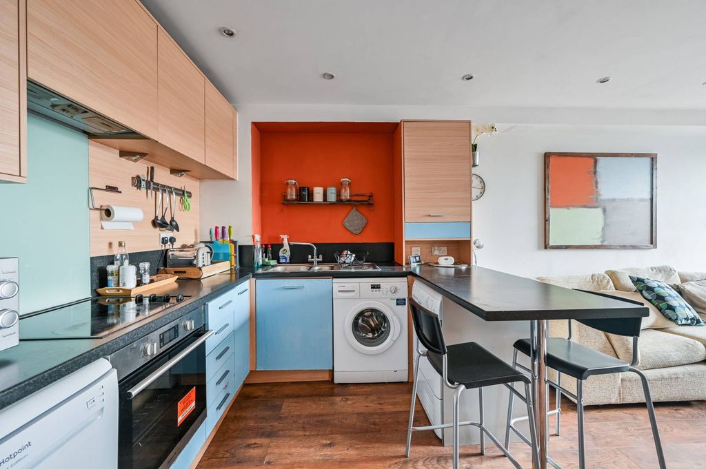 Property photo 3 of 12