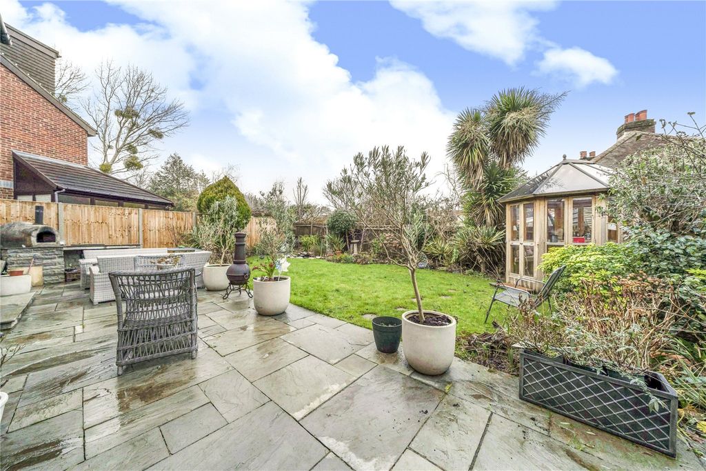 Property photo 2 of 13 Picture No. 15