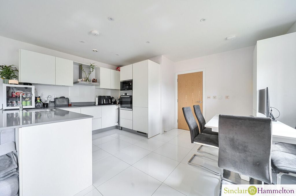 Property photo 3 of 11 Kitchen