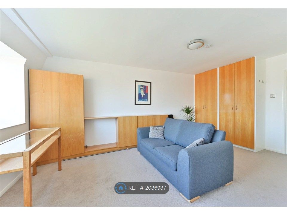 Property photo 1 of 4 Living Room