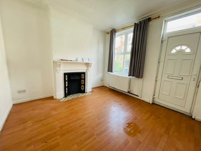 Property photo 2 of 8