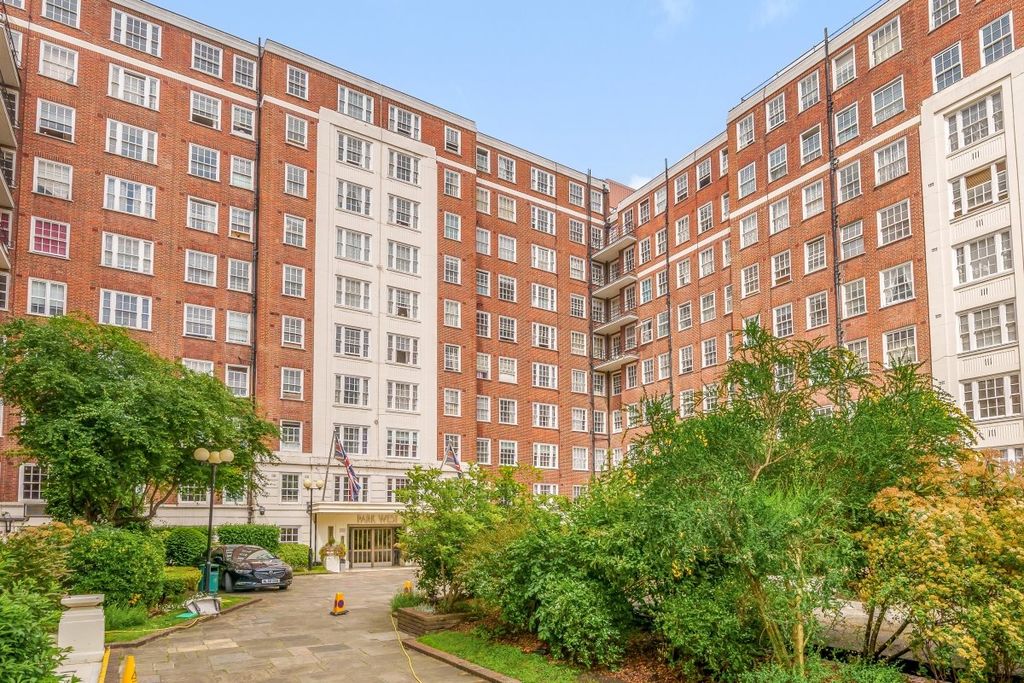 Property photo 1 of 2 External