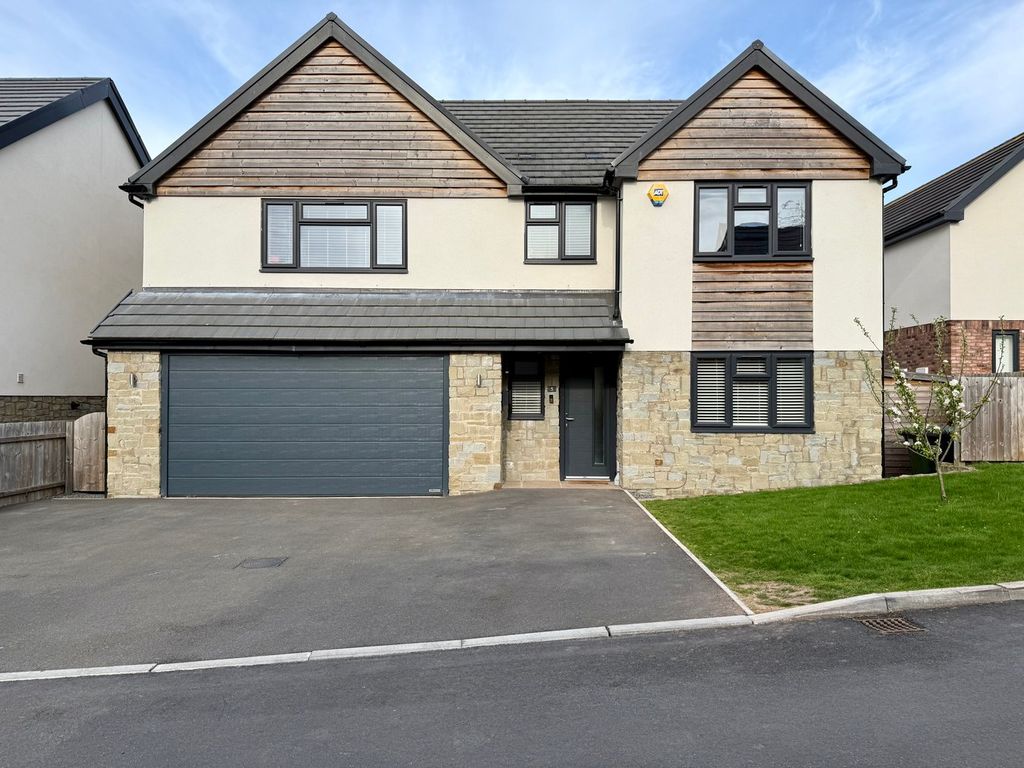 Property photo 1 of 32