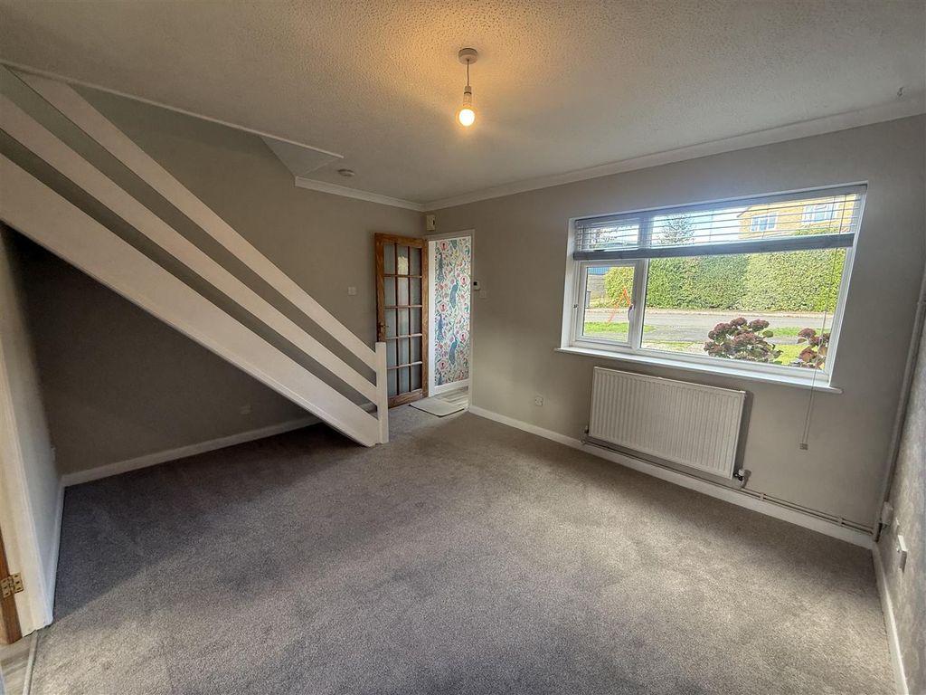 Property photo 2 of 10 Living Room