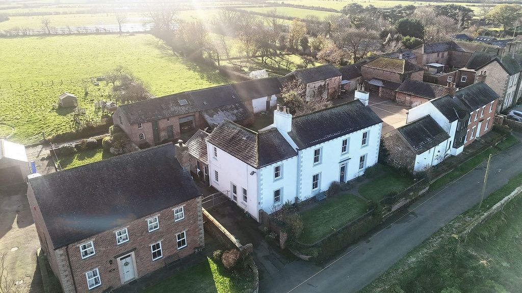 Property photo 2 of 37 Greylags