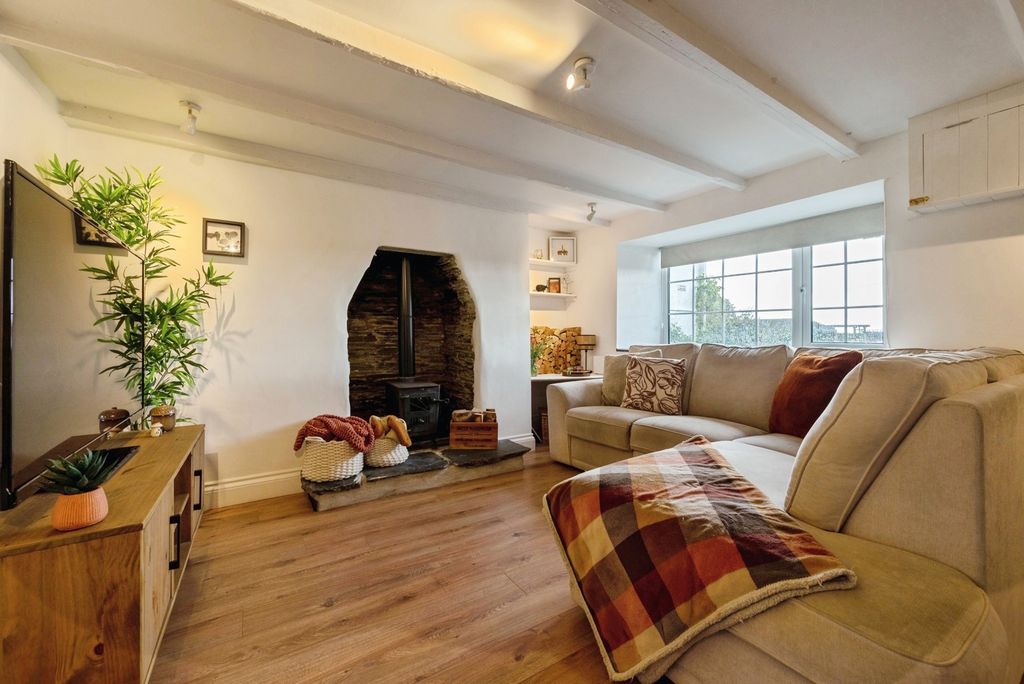 Property photo 2 of 15 Pbox-Img.Jpg