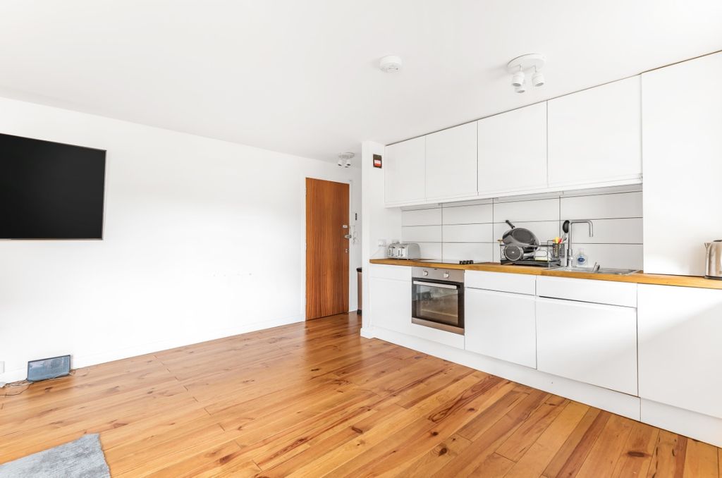 Property photo 2 of 7 856027 (4)