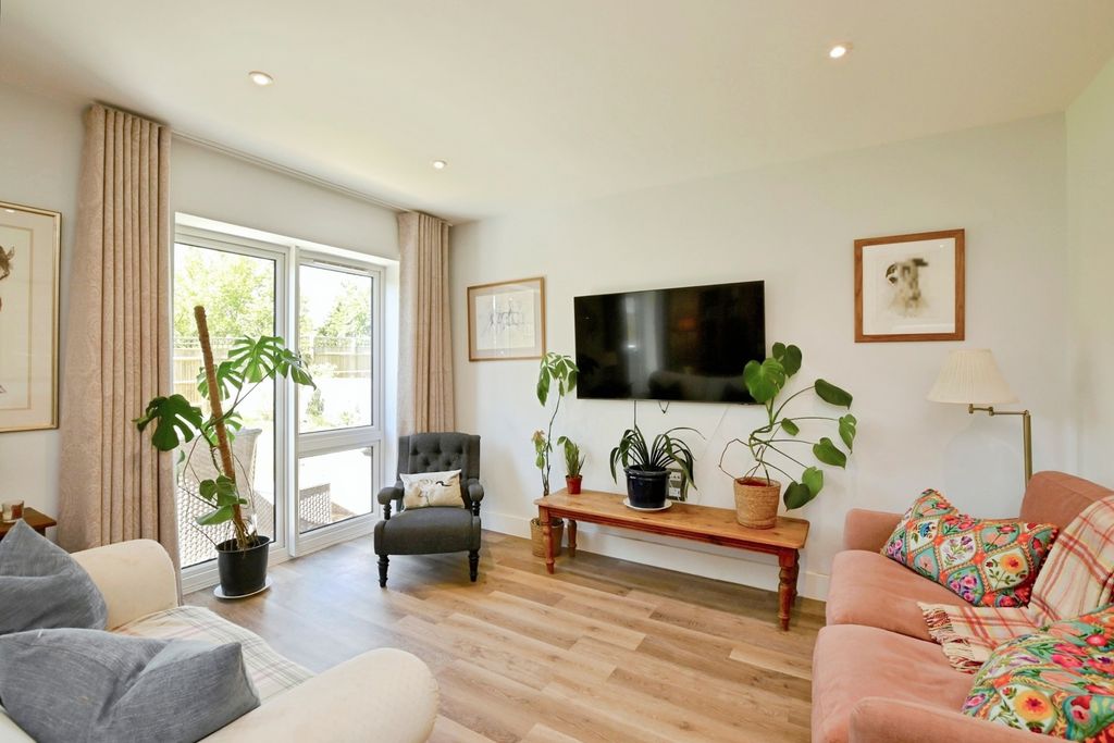 Property photo 3 of 17 Pbox-Img.Jpg