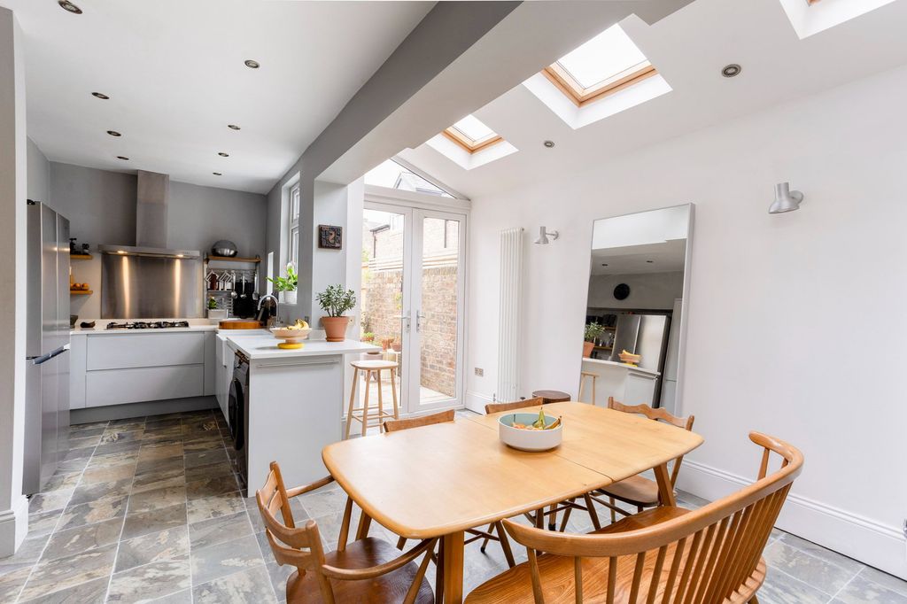 Property photo 3 of 23