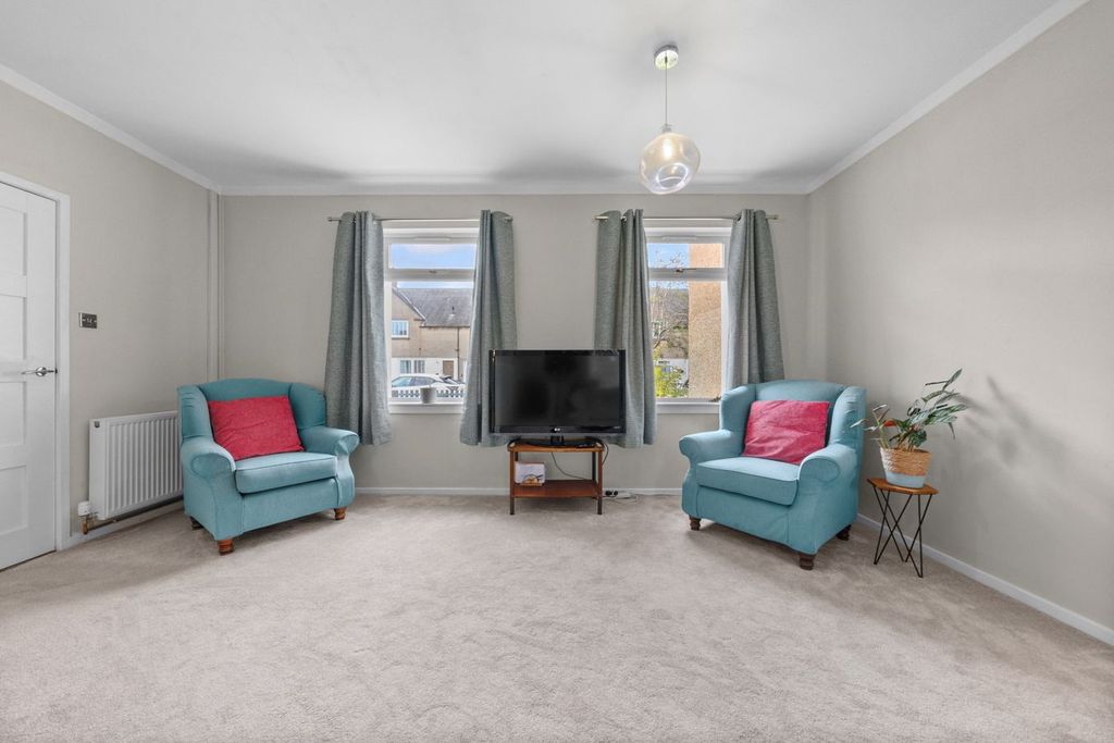 Property photo 2 of 32