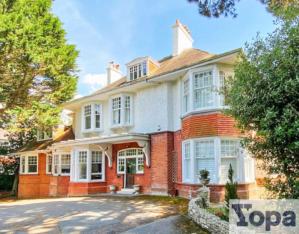 Property photo 1 of 14 Front