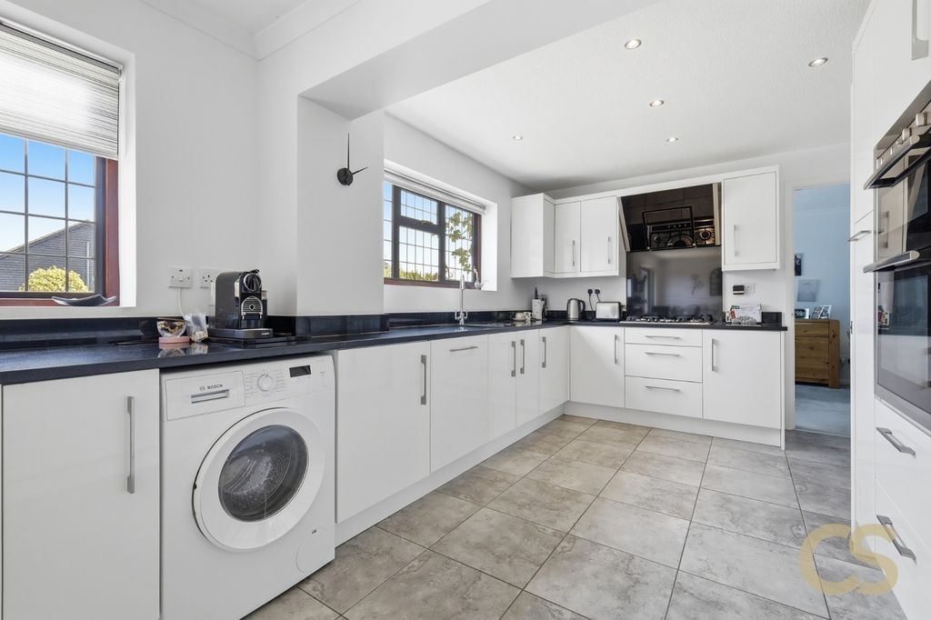Property photo 2 of 21 5294324