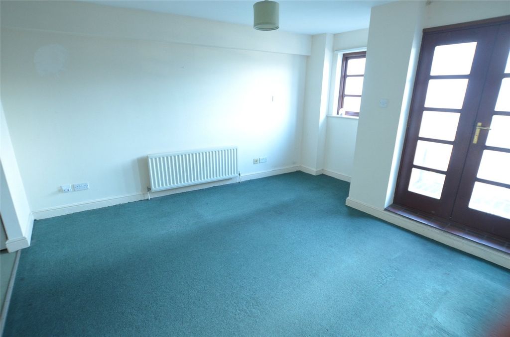 Property photo 2 of 6 Picture No. 12