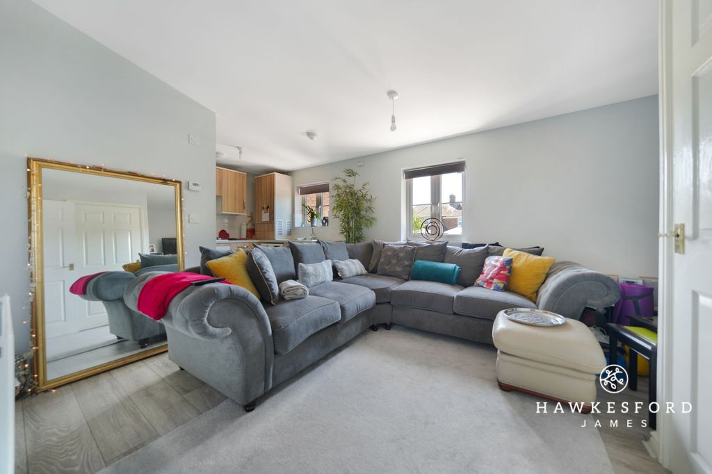 Property photo 2 of 10 Monarch Drive, Sittingbourne - Living Area