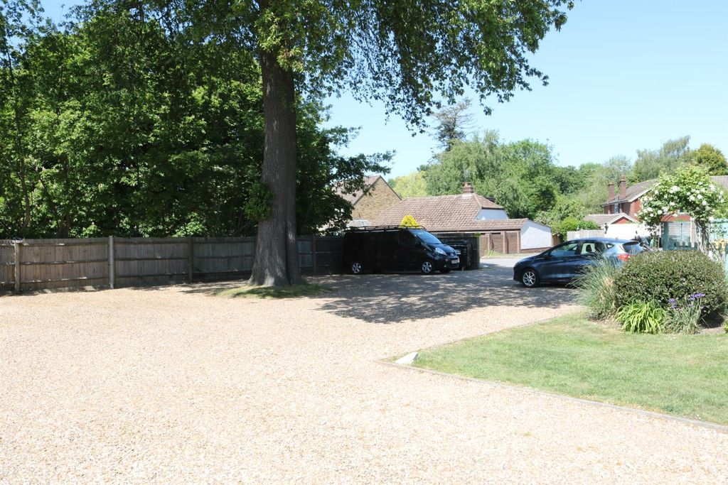 Property photo 3 of 7 Parking.Jpg