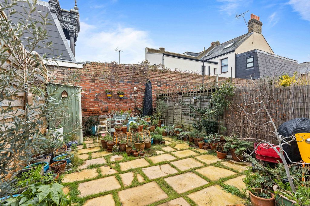 Property photo 3 of 31