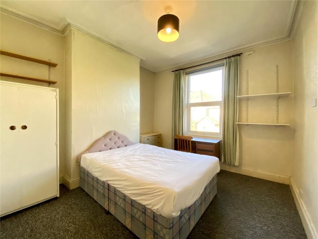 Property photo 1 of 15 Bright Double Bedroom With A Large Window Allowing...