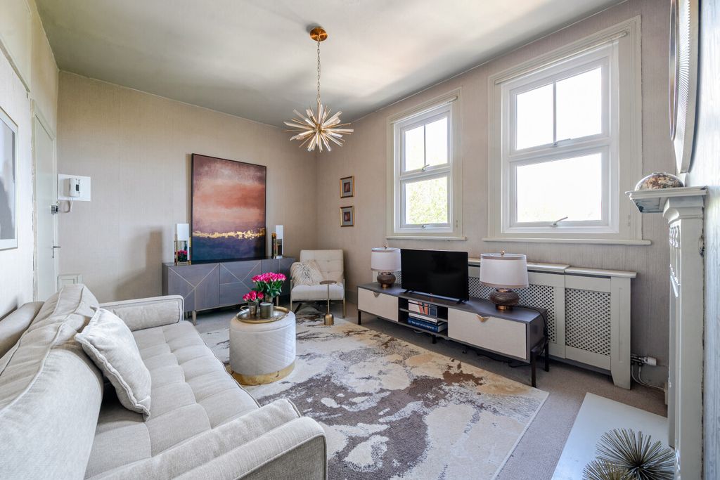 Property photo 1 of 14 1446805-11-69E753...