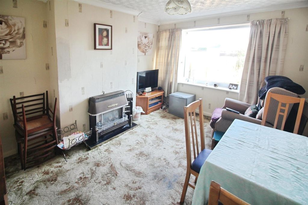 Property photo 3 of 13 Dining Room