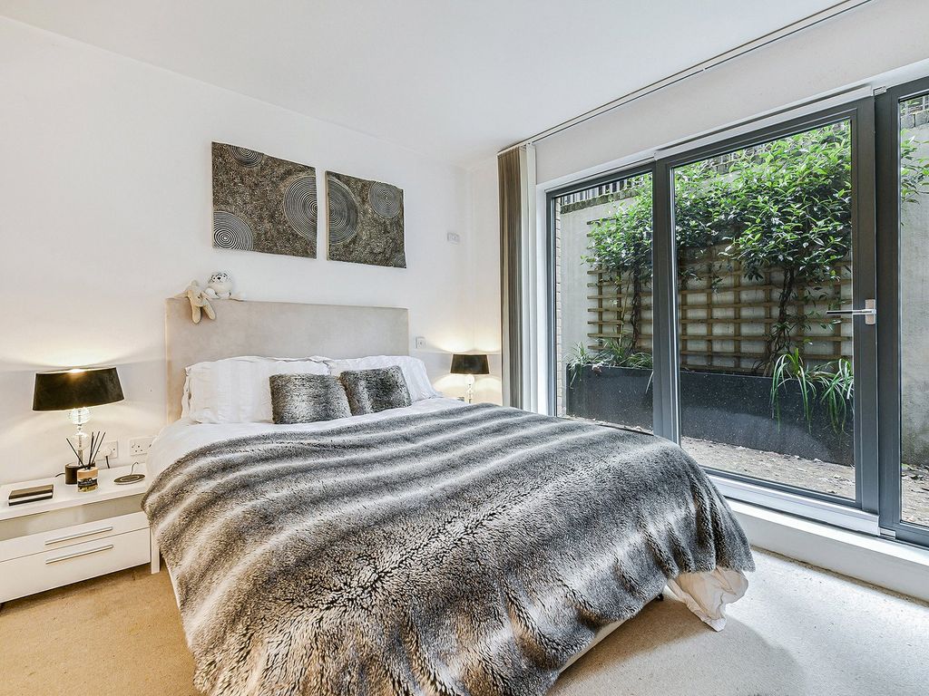 Property photo 3 of 13 Theobalds Road