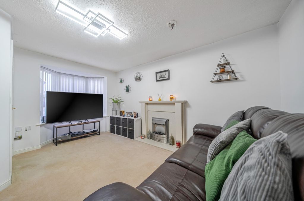 Property photo 2 of 28 1466532-12-6A20194c8E9E9