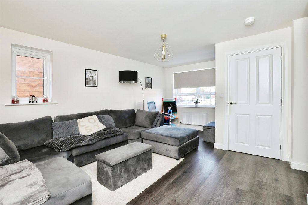 Property photo 3 of 18
