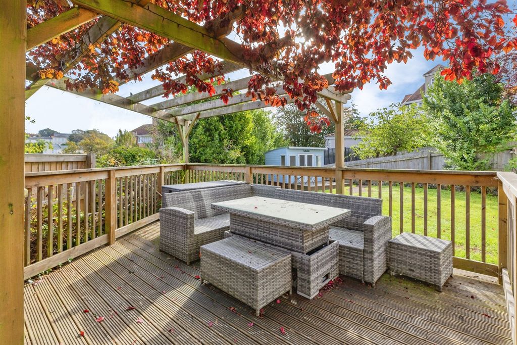 Property photo 2 of 40